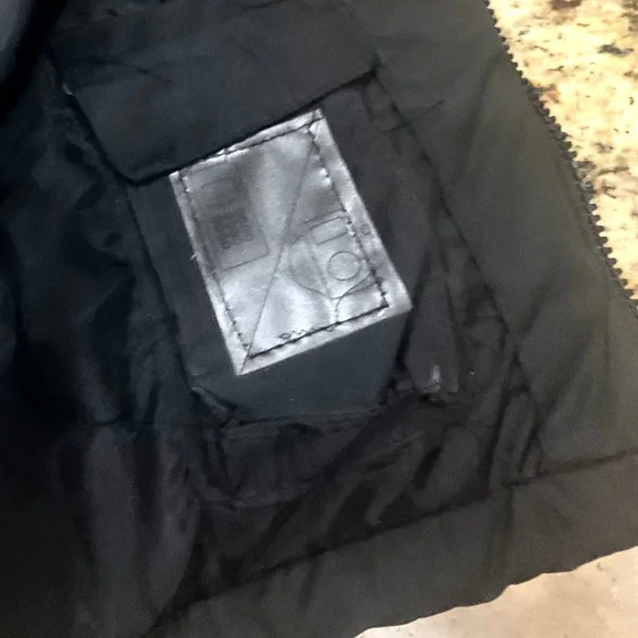 Women’s PAO Sport Black Quilted Puffy Vest Size L - Picture 8 of 10